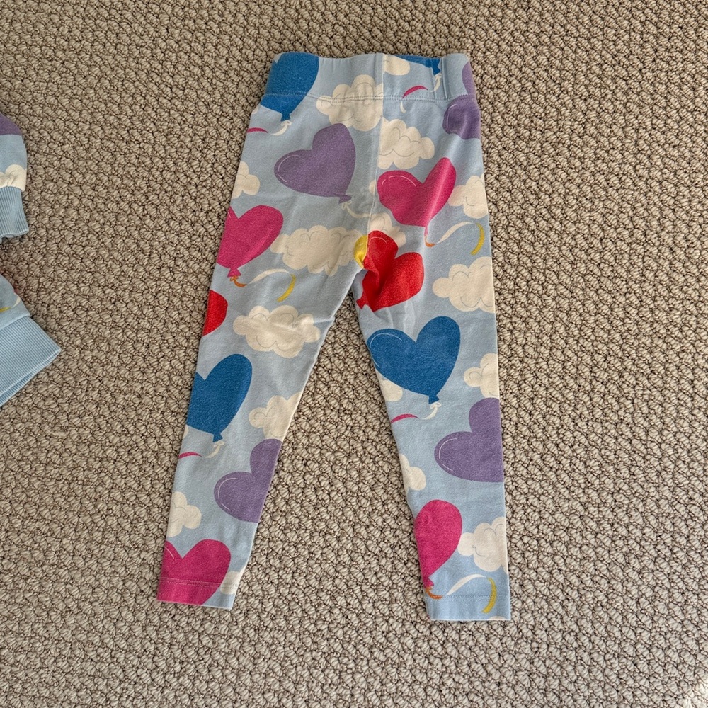 Mini Boden 4-piece Set! Two tops, Sweatshirt, and Leggings sz 2-3 years - Picture 10 of 13